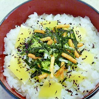 簡単♪アレンジ♪とろけるチーズとゆかりのお茶漬け